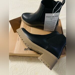 Amazon essentials boots